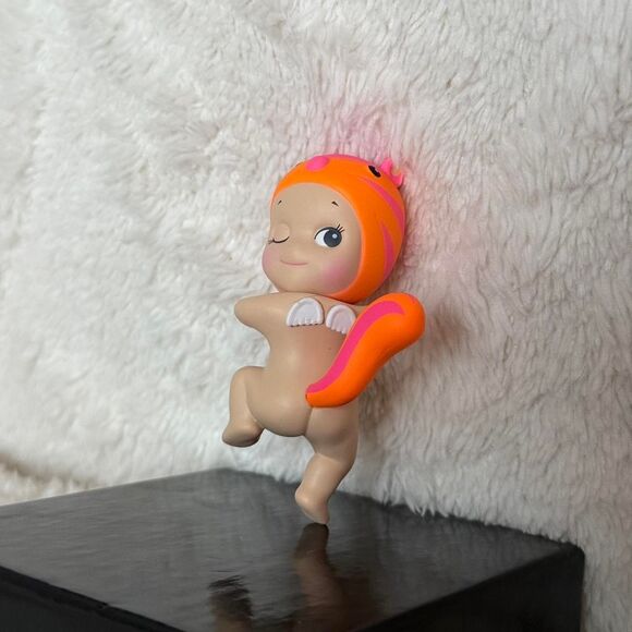 Secret Squirrel Looking Back Hipper Sonny Angel - Picture 1 of 7